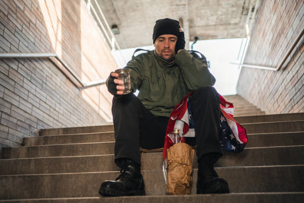 homeless army veteran begging while sitting on staircase - depression sadness usa american flag imagens e fotografias de stock