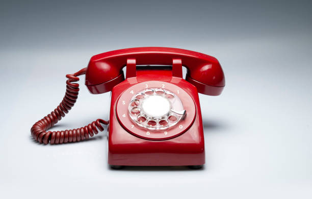 винтажный телефон на белой доске - obsolete landline phone old 1970s style стоковые фото и изображения