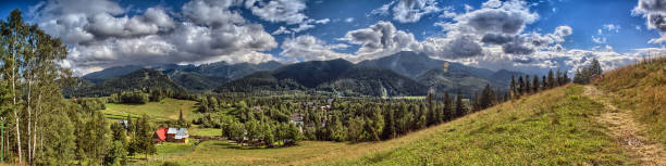 montagnes de tatra - panorama avec vue sur giewont - poland mountain tatra mountains giewont photos et images de collection