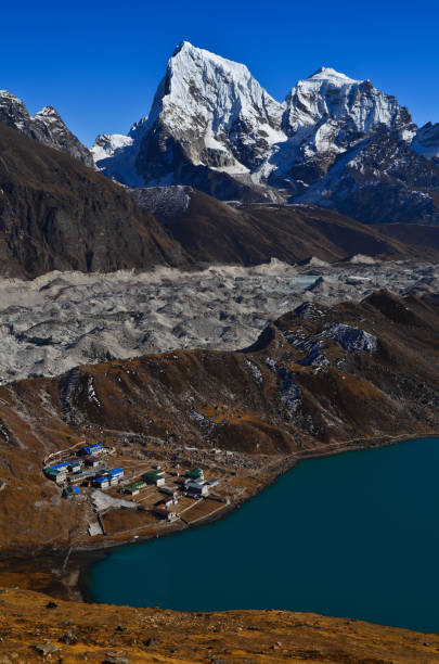 istock The beautiful Gokyo valley 1309010111