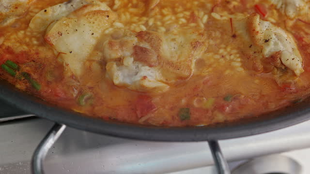 Chicken paella detail
