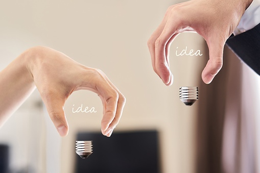 Image of the idea of making the shape of a light bulb by hand