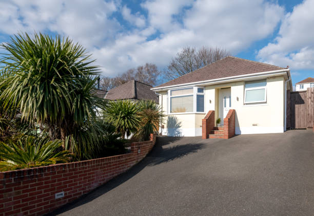 istock Front of a 1950s bungalow with tropical planting 1309038768
