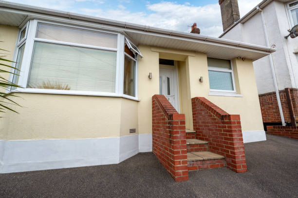 istock Front of a 1950s bungalow in the UK 1309038844