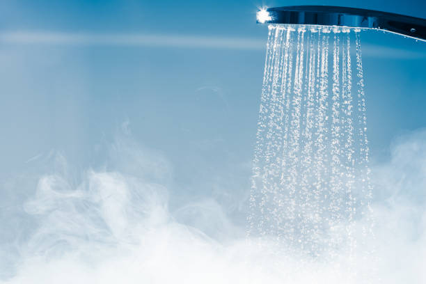 ducha con agua corriente y vapor - estados de agua fotografías e imágenes de stock