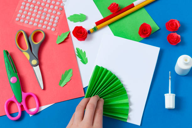 istock Making greeting card for Mother's Day. Step 11 1309061705