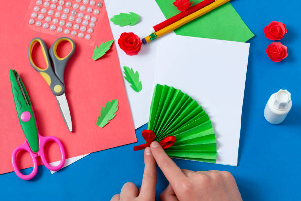 istock Making greeting card for Mother's Day. Step 12 1309061712