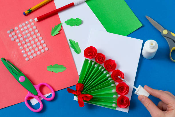 istock Making greeting card for Mother's Day. Step 14 1309061715