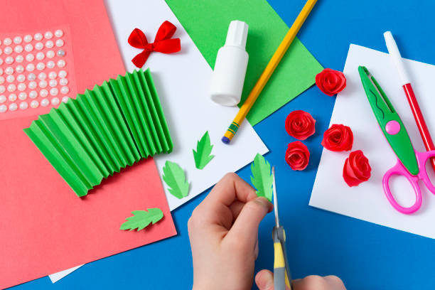istock Making greeting card for Mother's Day. Step 9 1309061725
