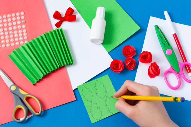 istock Making greeting card for Mother's Day. Step 8 1309061733