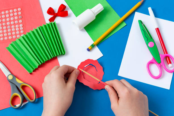 istock Making greeting card for Mother's Day. Step 6 1309061739