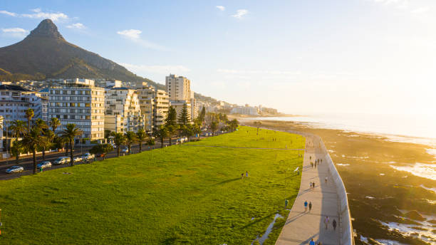 vieni nella nostra città e prenditi un carico - sea point foto e immagini stock