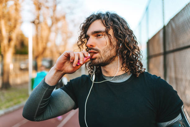 istock Man sport - protein bar 1309073483