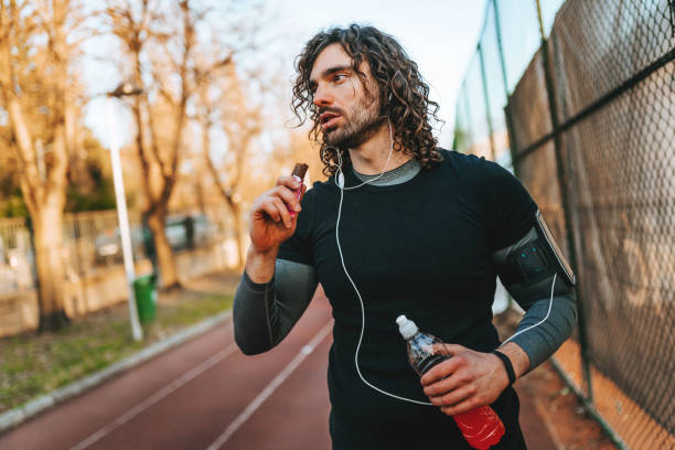 istock Man sport - protein bar 1309074368