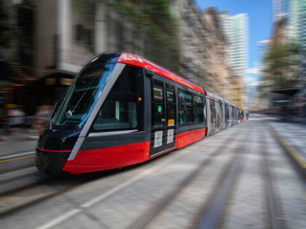 シドニーnswオーストラリアのジョージセントを移動するトラム - overhead cable car 写真 ストックフォトと画像