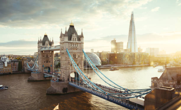 tower bridge en londres, reino unido - tower bridge fotografías e imágenes de stock