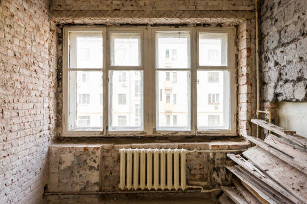 istock Dismantling in the old apartment before new renovation 1309095943