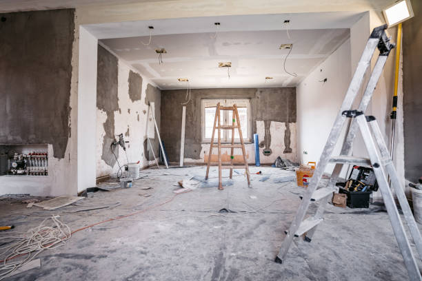 room renovation - repairing apartment home improvement painting imagens e fotografias de stock