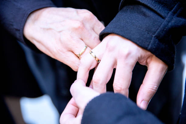 ゲイ結婚の概念 - homosexual wedding married engagement ストックフォトと画像