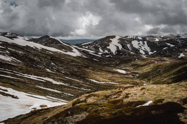 istock Mountain range views as seen from Rawsons Pass at Kosciuszko National Park. 1309179663