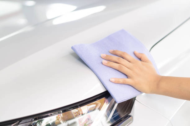 istock Man cleaning car with microfiber cloth, car detailing (or valeting) concept. Selective focus. 1309194839