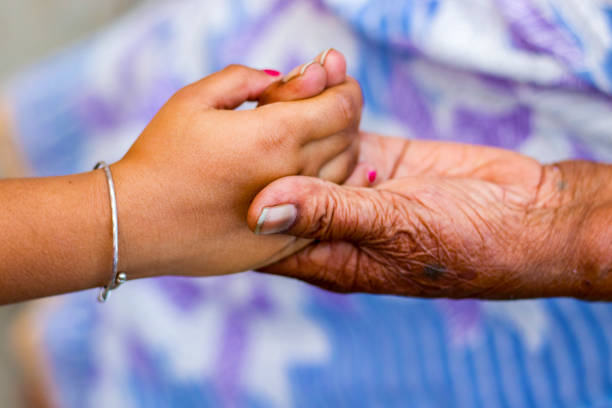 una nonna che tiene per mano sua nipote. - toddler music asian ethnicity child foto e immagini stock