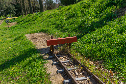 End post of a train rail