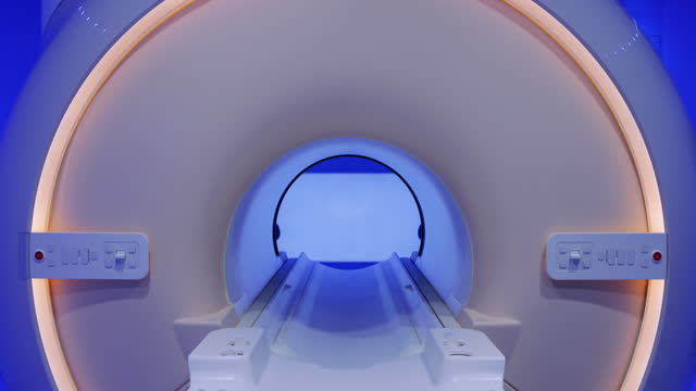 DS Moving towards the MRI scanner opening