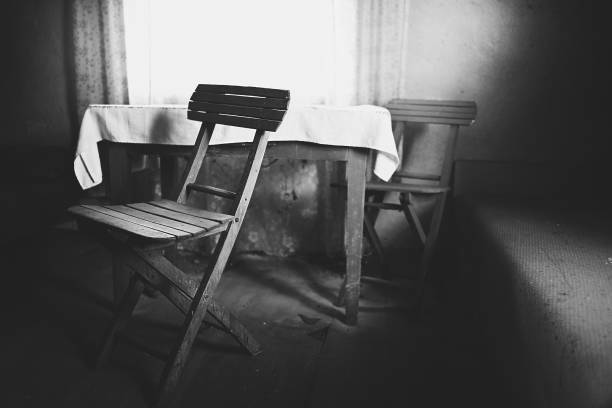 istock Interior of an abandoned old house 1309238809