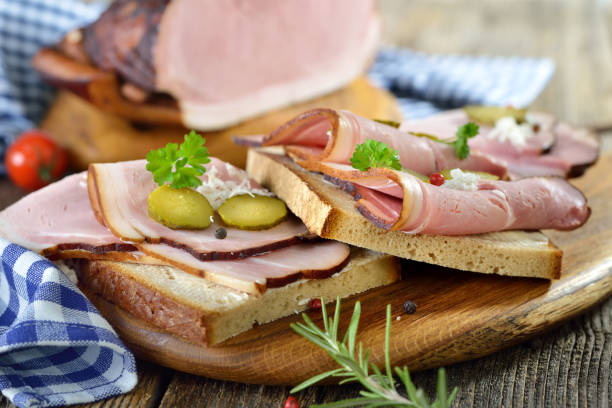 merienda alemana con jamón de cerdo ahumado - cold sandwich fotografías e imágenes de stock