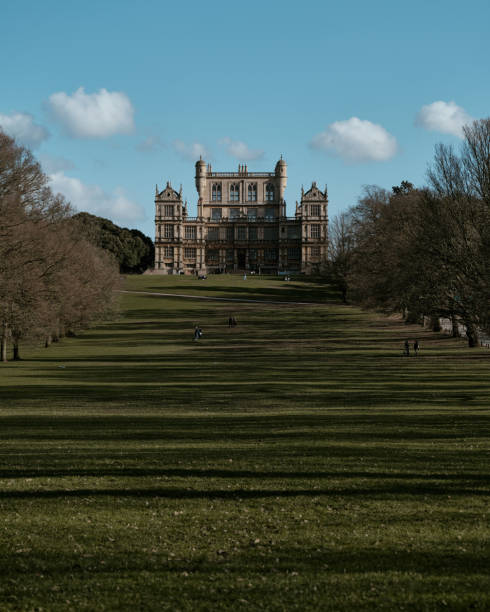 wollaton hall w nottingham w anglii. - the dark knight zdjęcia i obrazy z banku zdjęć