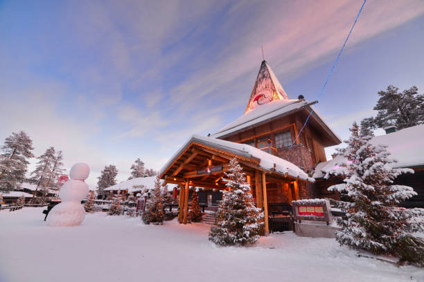 vila do papai noel em rovaniemi - snow house color image horizontal - fotografias e filmes do acervo