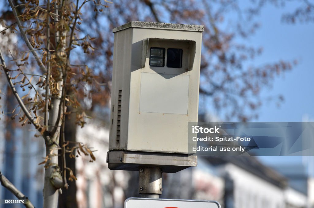 Blokkeren Grootte Oraal Red Light Camera Stock Photo - Download Image Now - Austria, Camera - Photographic Equipment, Camera Flash - iStock Blokkeren Grootte Oraal Red Light Camera Stock Photo - Download Image Now - Austria, Camera - Photographic Equipment, Camera Flash - iStock
