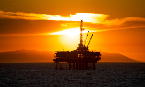 istock Oil Rig Blazing Sun 2 1309354588