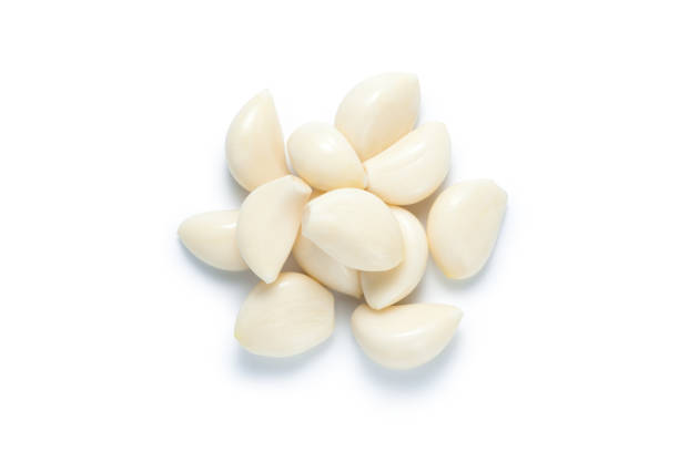 istock Pile of peeled garlic 1309383902