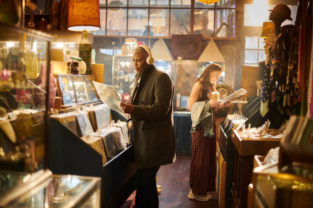 istock browsing records in a vintage shop 1309386916