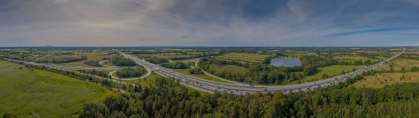 vista aérea panorama da paisagem da europa. - international tourism trade fair - fotografias e filmes do acervo