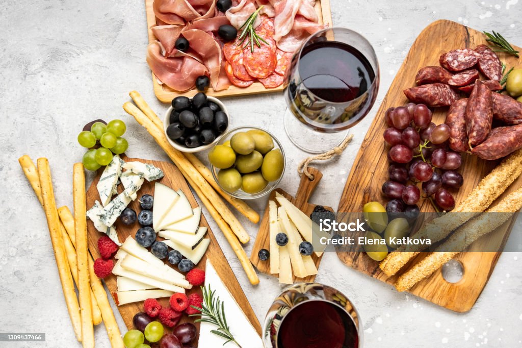 Traditional Italian appetizers antipasti Traditional Italian appetizers antipasti : salami, prosciutto, olives, parmesan cheese, pecorino, gorgonzola, grissini. Aperitif in Italy in Florence, Rome, aperitif in Milan. Charcuterie board red wine. Wine Stock Photo