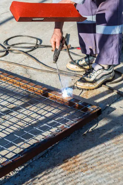 Photo of Metalworking master doing electricity welding in Turkey