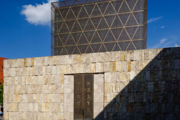 sinagoga e museo ebraico a monaco di baviera - synagogue judaism contemporary munich foto e immagini stock