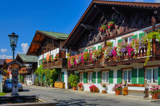 garmisch-partenkirchen, bavaria - bayerische alpen stock-fotos und bilder