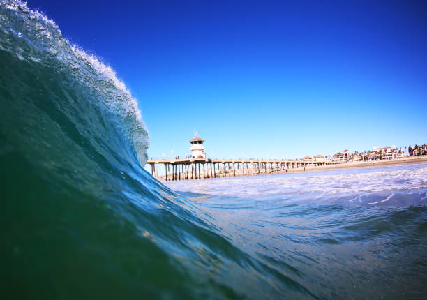 onda de quebra-mar - huntington beach - fotografias e filmes do acervo