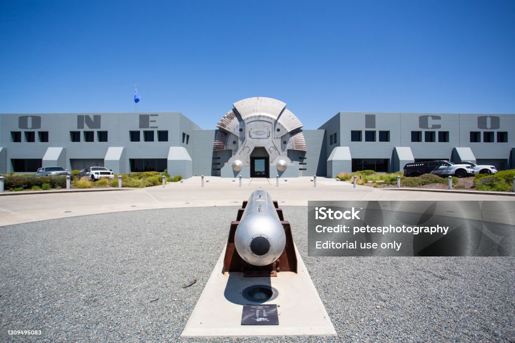 beton bunke analogi Oakleys Interplanetary Headquarters In California Stock Photo - Download  Image Now - iStock