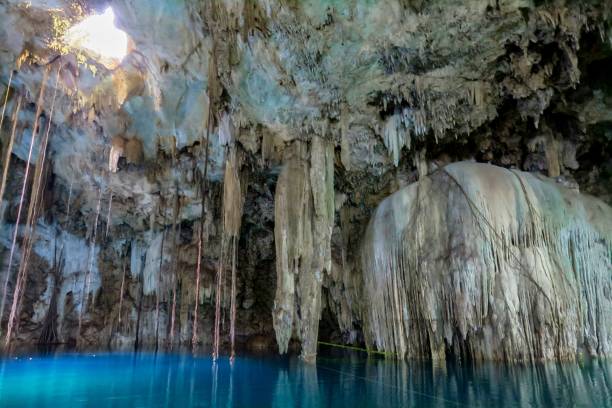istock The Majestic Cenote 1309505605