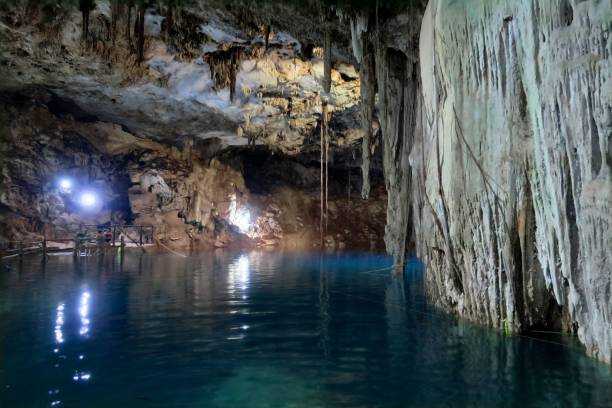 istock The Majestic Cenote 1309506393