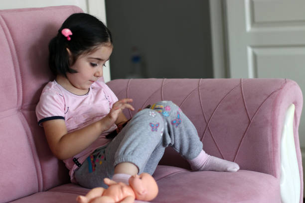 istock Little girl using the smartphone 1309536228