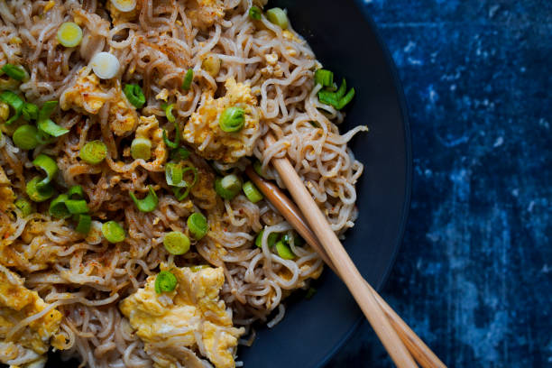 istock Dry instant noodles with scrambled egg, spring onion and seasoning close up 1309562928