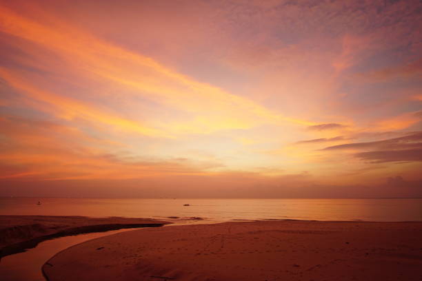 istock Sunset sky in the sea 1309563324