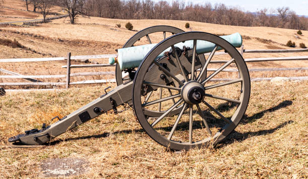 게티즈버그 국립 군사 공원의 전장에서 내전 대포 - american civil war battle conflict gettysburg national military park 뉴스 사진 이미지