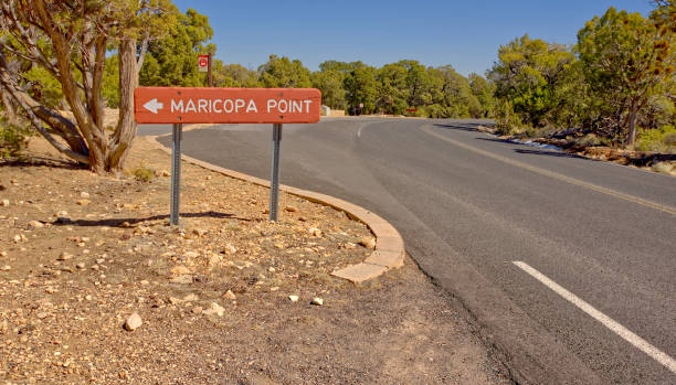 maricopa point direction sign at grand canyon az - red rocks rock canyon escarpment imagens e fotografias de stock